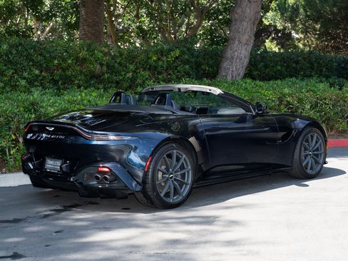 Used 2023 Aston Martin V8 Vantage image 3