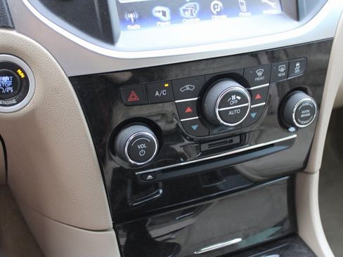 Used 2013 Chrysler 300 image 21