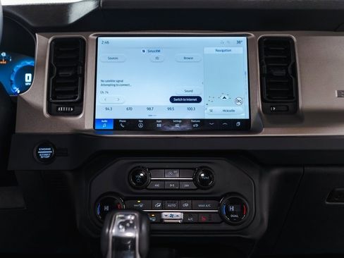 Used 2025 Ford Bronco Outer Banks image 14