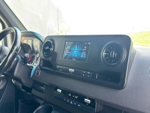 Used 2022 Mercedes-Benz Sprinter 1500 image 17