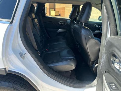 Used 2018 Jeep Cherokee Latitude Plus image 15