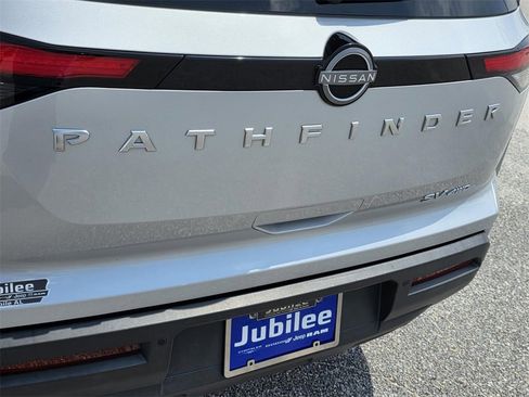 Used 2022 Nissan Pathfinder SV image 29