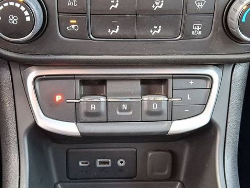 Used 2024 GMC Terrain SLE image 15