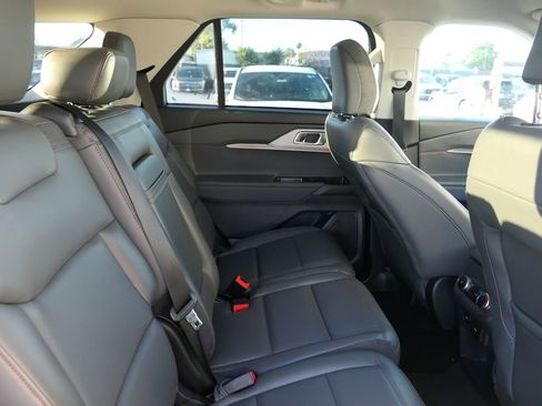 Used 2025 Ford Explorer Active w/ Active Comfort Package image 24