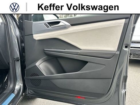 New 2026 Volkswagen Taos SE FWD image 31