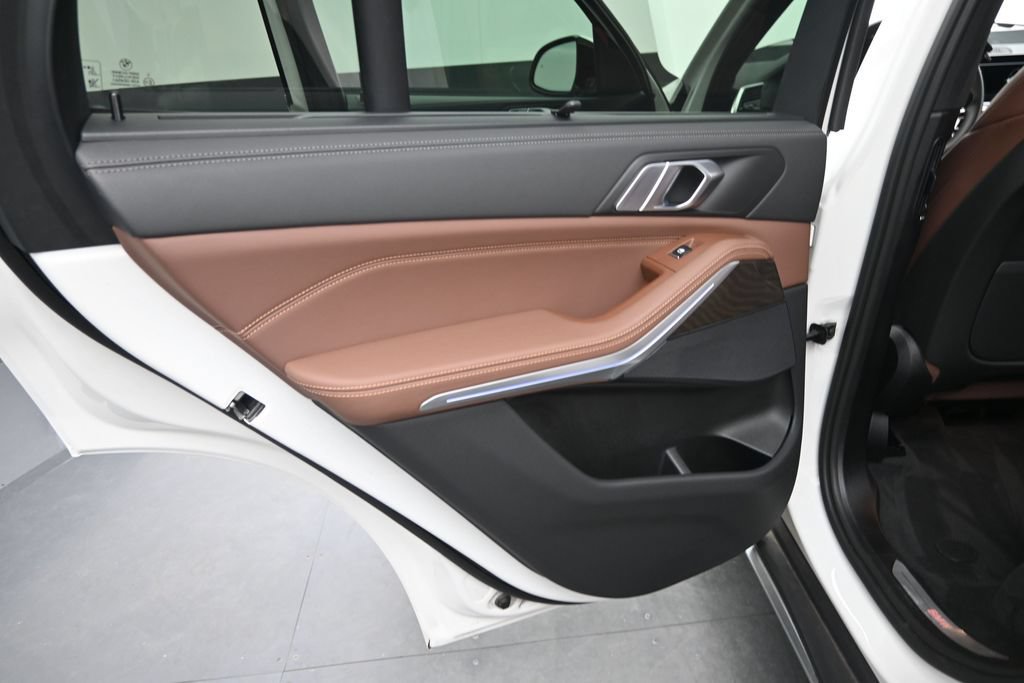 Used 2022 BMW X5 sDrive40i w/ Premium Package RWD image 28