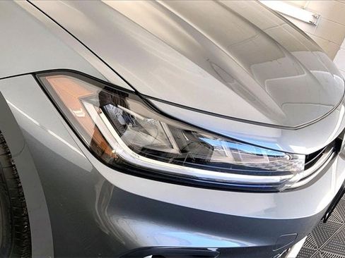 Used 2025 Volkswagen Jetta SE image 28