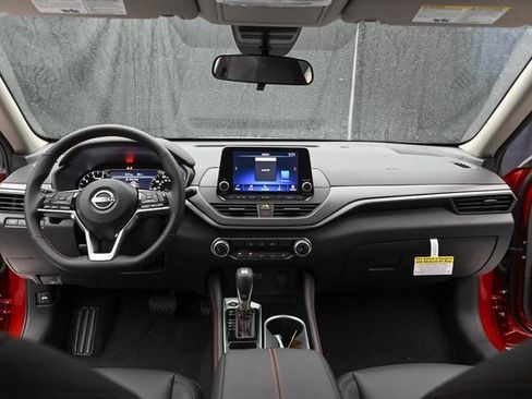 Used 2025 Nissan Altima 2.5 SR image 21