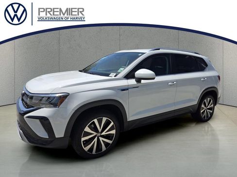 Used 2022 Volkswagen Taos SE FWD image 1