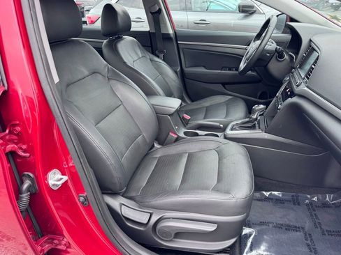 Used 2017 Hyundai Elantra Limited w/ Limited Tech Package 04 image 28