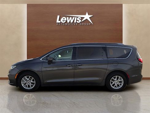Used 2021 Chrysler Pacifica Touring-L image 2
