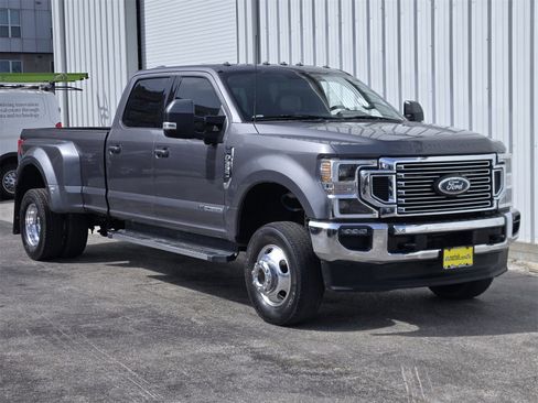 Used 2022 Ford F350 Lariat w/ Lariat Ultimate Package image 3