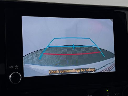 Used 2023 Toyota Highlander XLE AWD/4WD image 16