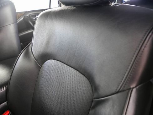 Used 2023 Nissan Armada SL w/ Captain's Chairs Package image 26