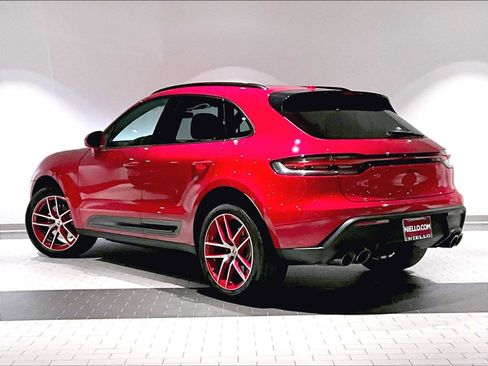 Used 2025 Porsche Macan image 3