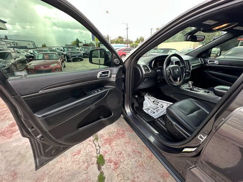 Used 2018 Jeep Grand Cherokee Limited w/ Trailer Tow Group IV AWD/4WD image 9