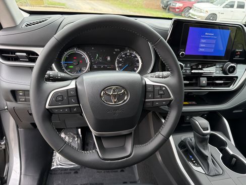 Used 2026 Toyota Highlander XLE AWD/4WD image 23