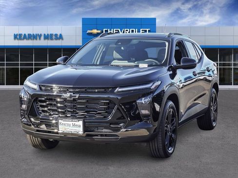 New 2026 Chevrolet Trax ACTIV w/ Sunroof Package FWD image 3