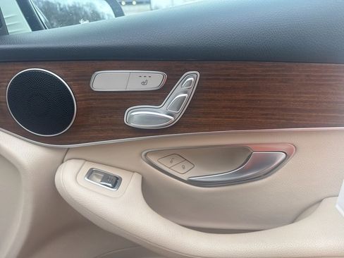 Used 2021 Mercedes-Benz GLC 300 4MATIC image 17