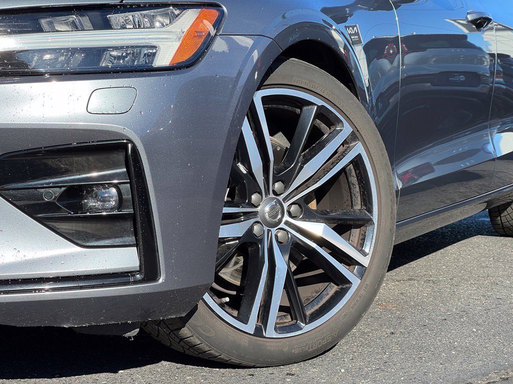 Used 2019 Volvo S60 T5 R-Design FWD image 2
