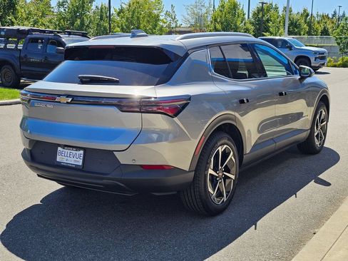 New 2026 Chevrolet Equinox EV LT AWD/4WD image 5