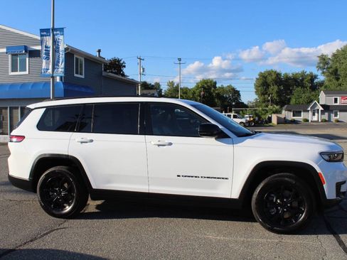 Used 2024 Jeep Grand Cherokee L Laredo image 6