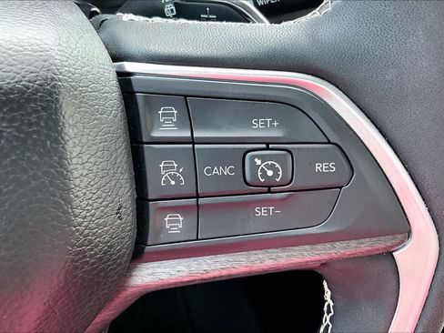 Used 2025 Jeep Grand Cherokee L Limited w/ Luxury Tech Group II AWD/4WD image 23