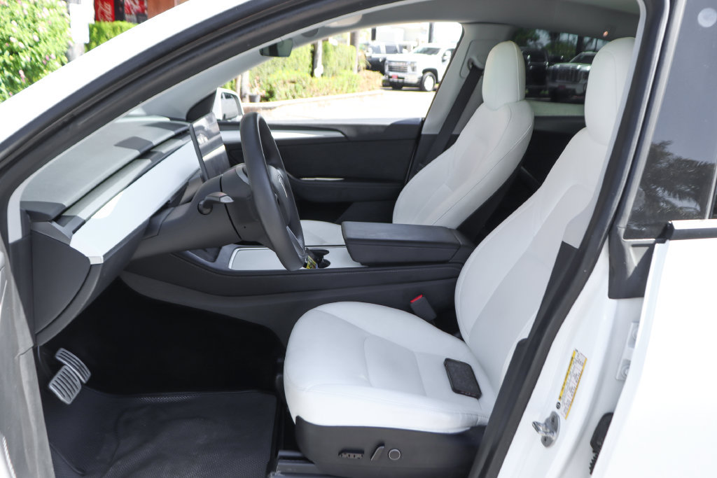 Used 2023 Tesla Model Y Performance AWD/4WD image 17