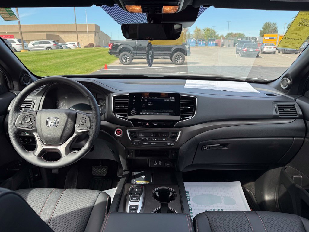 Used 2025 Honda Passport TrailSport image 17