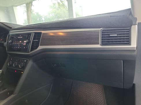 Used 2018 Volkswagen Atlas SE FWD image 24