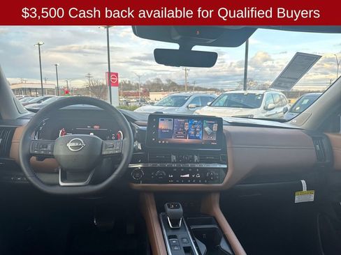 New 2026 Nissan Pathfinder Platinum image 13