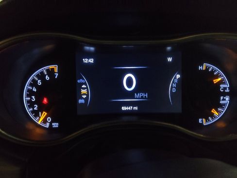 Used 2019 Jeep Grand Cherokee Limited image 23