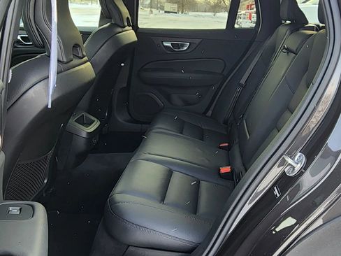 Used 2025 Volvo V60 B5 Cross Country Plus image 19