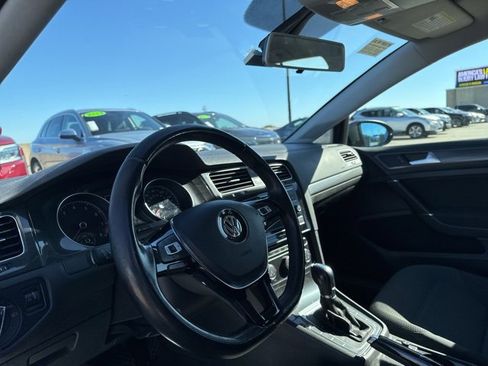 Used 2019 Volkswagen Golf S image 12