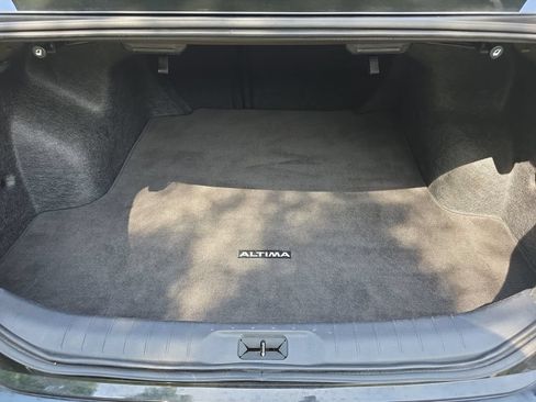 Used 2025 Nissan Altima 2.5 SV FWD image 32