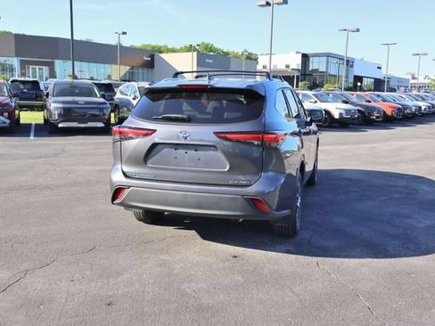 Used 2023 Toyota Highlander XLE AWD/4WD image 8