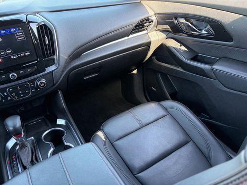 Used 2023 Chevrolet Traverse RS AWD/4WD image 17