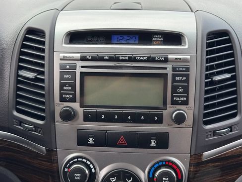 Used 2010 Hyundai Santa Fe GLS FWD image 3