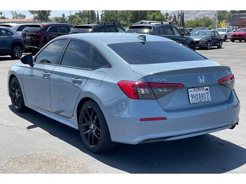 Used 2023 Honda Civic Sport image 3