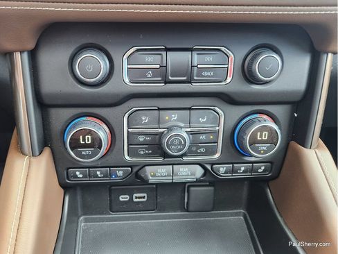 Used 2024 Chevrolet Suburban High Country AWD/4WD image 37