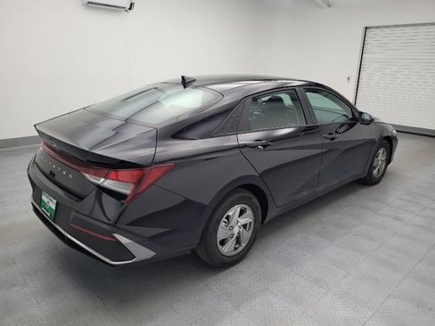Used 2025 Hyundai Elantra SE w/ Cargo Package FWD image 10