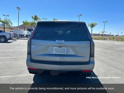 Used 2023 Cadillac Escalade ESV Sport Platinum w/ Heavy-Duty Trailer Package AWD/4WD image 7