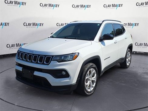 Used 2024 Jeep Compass Latitude image 1