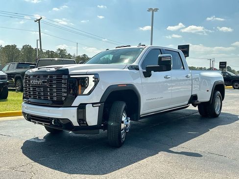 Used 2025 GMC Sierra 3500 Denali Ultimate image 2