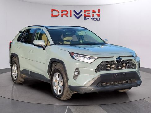 Used 2020 Toyota RAV4 XLE w/ Convenience Package image 7