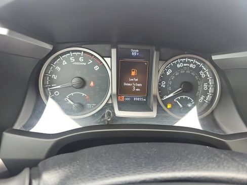 Used 2019 Toyota Tacoma SR5 AWD/4WD image 18