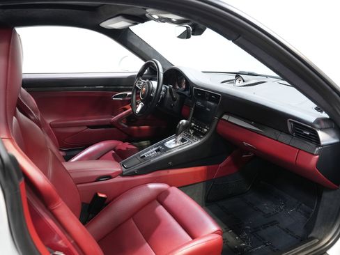 Used 2018 Porsche 911 Turbo S image 31