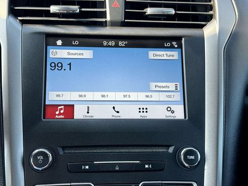 Used 2017 Ford Fusion SE w/ Fusion SE Technology Package FWD image 14
