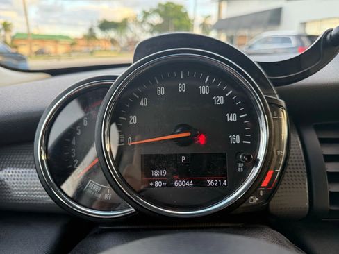 Used 2018 MINI Cooper 2-Door Hardtop image 21