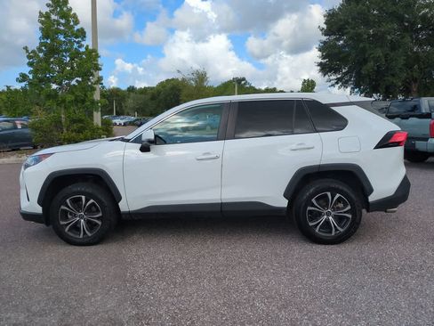 Used 2022 Toyota RAV4 LE FWD image 3